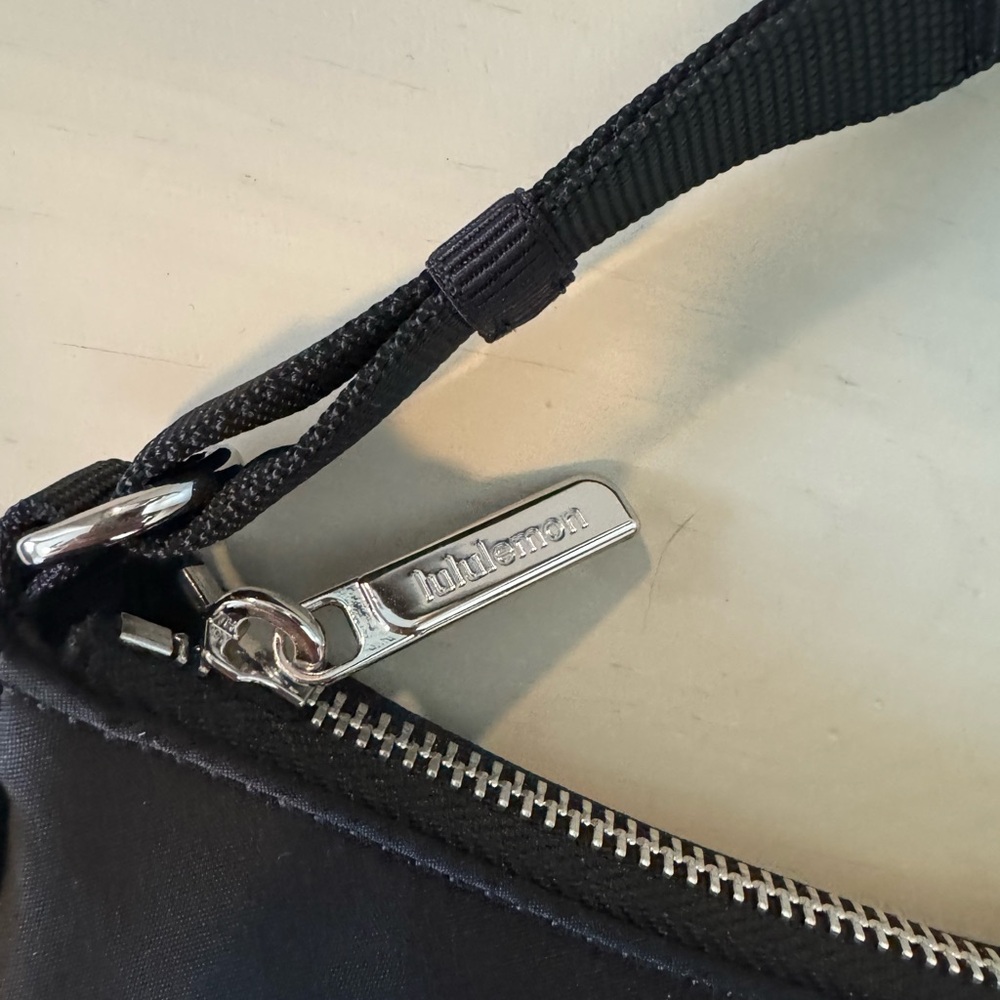 lululemon athletica Classic Black Crossbody Bag - Picture 2 of 3